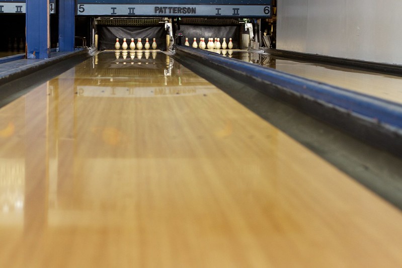 where-should-i-look-when-bowling-arrows-or-pins-beginner-bowling-tips