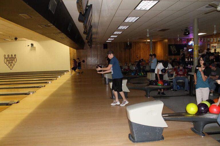 How to Find (and Join) a Bowling League - Beginner Bowling Tips